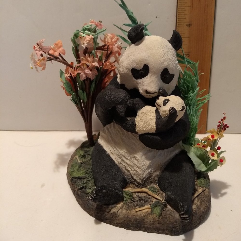 A MOTHER'S LOVE PANDA Figurine by Elfie Harris 1992 NATURE PRESERVATION Gallery